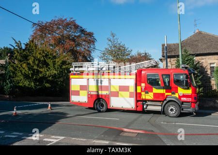 Contea di Durham e Darlington Fuoco e servizio di salvataggio motore fire sulla scena di un fir in Consett County Durham, Regno Unito Foto Stock