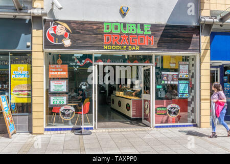 Double Dragon Noodle Bar in Broad Street, King's Lynn. Foto Stock