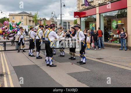 Yateley Morris Men al Chippenham Folk Festival 2019, Chippenham, Wiltshire, Inghilterra, Regno Unito Foto Stock