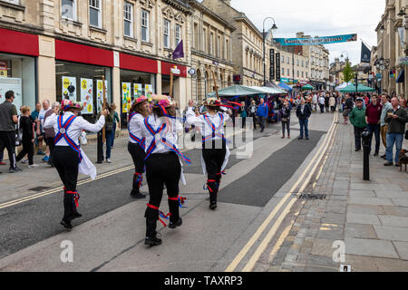 Hereburgh Morris al Chippenham Folk Festival 2019, Chippenham, Wiltshire, Inghilterra, Regno Unito Foto Stock