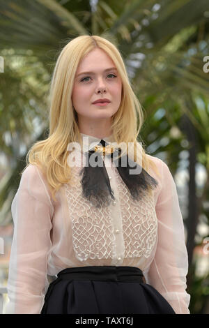 72esima edizione del Festival del Cinema di Cannes. La giuria ufficiale membri in posa durante un photocall: Elle Fanning il 14 maggio 2019 Foto Stock