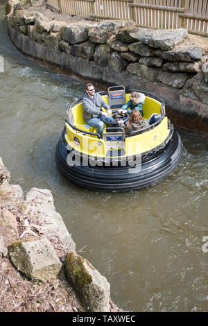 Rapide di dh Congo River RAPIDS ALTON TOWERS PARK STAFFORDSHIRE UK People attrazioni di divertimento Foto Stock