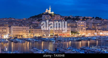 Porto Vecchio e la Cattedrale di Notre Dame, Marsiglia, Francia Foto Stock