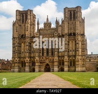 Il fronte ovest della Cattedrale di Wells. La città di Wells Somerset. Regno Unito. Foto Stock