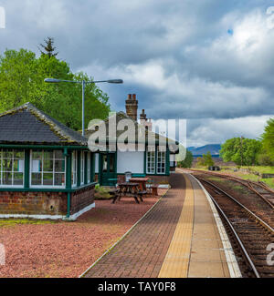 Stazione di Rannoch, Perth and Kinross, Scotland, Regno Unito - uno dei più remoti stazioni ferroviarie nelle isole britanniche sul bordo di Rannoch Moor, Scozia Foto Stock