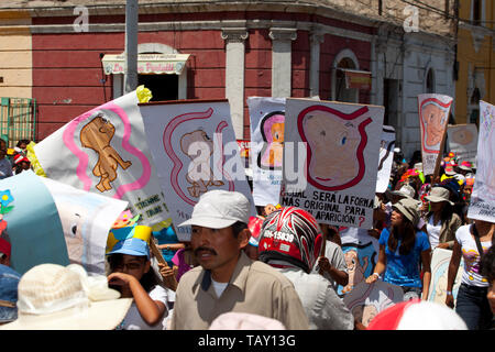 Dimostrazione a Arequipa contro l aborto Foto Stock