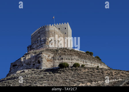 Castello di re sulla collina rocciosa del villaggio di Curiel de Duero provincia di Valladolid Castiglia e Leon, Spagna Foto Stock