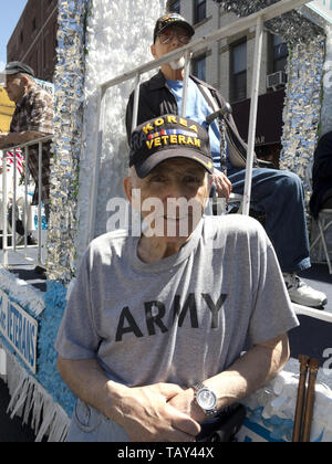 I veterani della Guerra di Corea prepararsi a correre sul galleggiante in re County 152Memorial Parade nel Bay Ridge sezione di Brooklyn, NY, 27 maggio 20019. Foto Stock