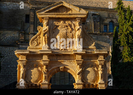 Catedral de la Natividad de Nuestra Señora. Lo stile rinascimentale Cattedrale e fontana di Santa Maria. Baeza, provincia di Jaén. southern Andalusia. Spagna e Foto Stock