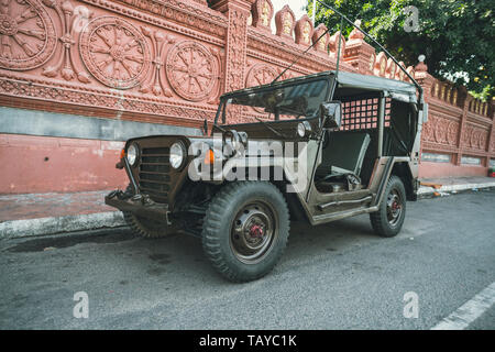 Phnom Penh Cambogia. 18 Gennaio 2019: American vintage auto Jeep Willys Foto Stock