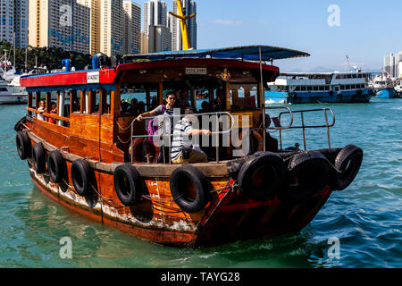 Sampan Tour in Barca, Aberdeen Harbour, Hong Kong, Cina Foto Stock