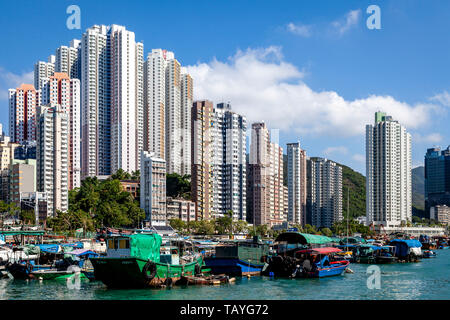Il porto di Aberdeen e sullo skyline di Hong Kong, Cina Foto Stock