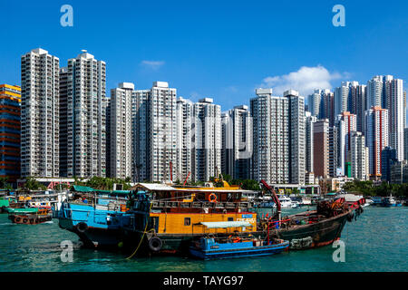 Il porto di Aberdeen e sullo skyline di Hong Kong, Cina Foto Stock