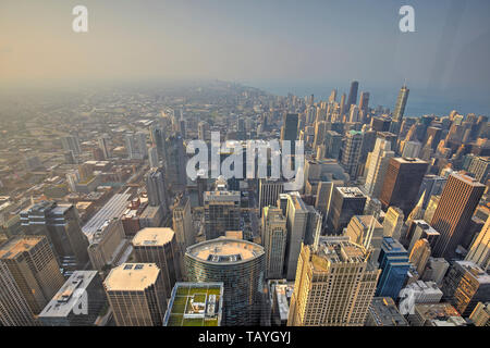 Vista in elevazione del Chicago visto da lo Skydeck, Chicago, Illinois, Stati Uniti Foto Stock