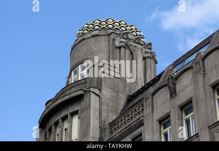 Stile Art Nouveau corona del Koruna Palace a Praga Foto Stock