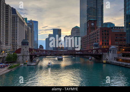 Reid edificio Murdoch e Clark Street Ponte sul Fiume di Chicago, Chicago, Illinois, Stati Uniti Foto Stock
