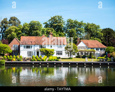 Grazioso paesaggio, Riverside Case, Mill End, il fiume Tamigi, Buckinghamshire, Inghilterra, Regno Unito, GB. Foto Stock