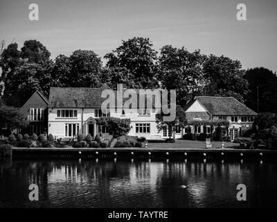 Grazioso paesaggio, Riverside Case, Mill End, il fiume Tamigi, Buckinghamshire, Inghilterra, Regno Unito, GB. Foto Stock