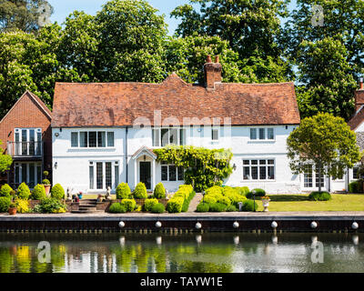 Grazioso paesaggio, Riverside Case, Mill End, il fiume Tamigi, Buckinghamshire, Inghilterra, Regno Unito, GB. Foto Stock