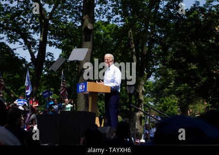 Ex Vice Presidente Joe Biden inaugura la sua campagna per il 2020 elezioni americane in un rally in Philadelphia, PA il 18 maggio 2019. Foto Stock