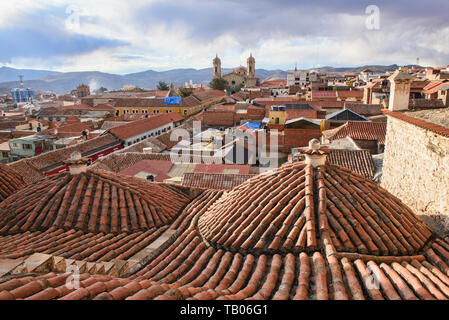 Vista sul tetto della chiesa di San Francisco e il convento, Potosí, Bolivia Foto Stock