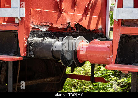 High Peak Junction Vintage Red Rail Car sul Canale Cromford vicino all'Aquaduct Cottage. Inghilterra. Regno Unito Foto Stock