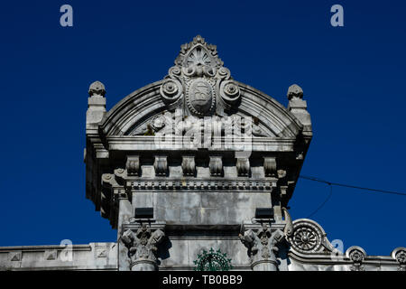 Parte di Bilbao la stazione ferroviaria di Abando facciata. Bilbao, Spagna Foto Stock