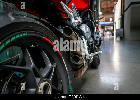 Berlino - 11 Maggio 2019: i tubi di scarico di moto MV Agusta Brutale 675 Trepistoni. 32Th Berlin-Brandenburg Oldtimer giorno. Foto Stock