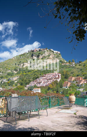 Taormina - il look al villaggio di Castelmola. Foto Stock