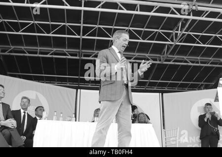 Brexit party leader Nigel Farage frequentando un rally al old hall country club Chester Regno Unito Foto Stock