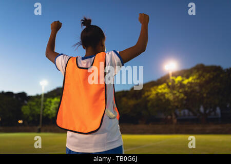 Giocatore di calcio tifo dopo la vittoria Foto Stock