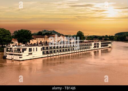 Viking Longship Forseti crociera sul fiume Gironda nella regione di Bordeaux in Francia Foto Stock