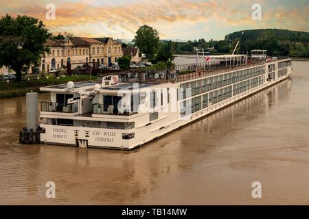 Viking Longship Forseti crociera sul fiume Gironda nella regione di Bordeaux in Francia Foto Stock