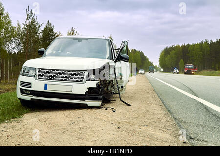 Off road auto dopo collisione frontale con un altro veicolo Foto Stock