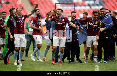 Aston Villa John McGinn celebra seguendo il cielo scommessa campionato Play-off finale allo stadio di Wembley, Londra. Foto Stock