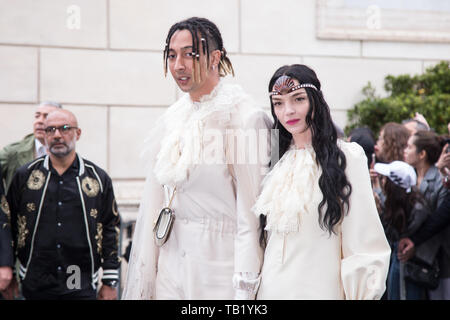 Roma, Italia. 28 Maggio, 2019. Ghali gli ospiti di Gucci fashion show presso i Musei Capitolini arriva a Piazza del Campidoglio a Roma Credito: Matteo Nardone/Pacific Press/Alamy Live News Foto Stock