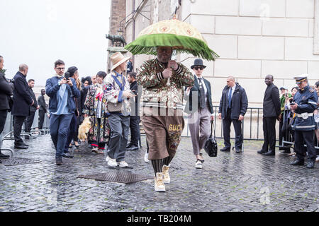 Roma, Italia. 28 Maggio, 2019. Gli ospiti di Gucci fashion show presso i Musei Capitolini arriva a Piazza del Campidoglio a Roma Credito: Matteo Nardone/Pacific Press/Alamy Live News Foto Stock