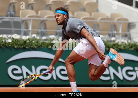 Parigi, Francia. 29 Maggio, 2019. Parigi, Francia 29 maggio. Jo-Wilfried Tsonga (FRA) in azione contro Kei Nishikori (JPN) durante gli Open di Francia di tennis a Stade Roland-Garros, Parigi mercoledì 29 maggio 2019. (Credit: Jon Bromley | MI News) Credito: MI News & Sport /Alamy Live News Foto Stock