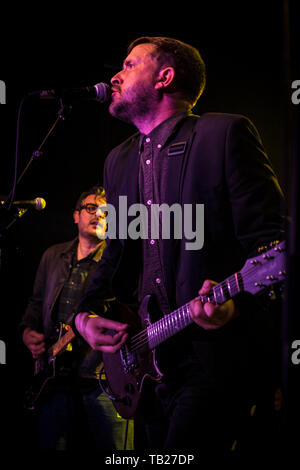 Londra, Regno Unito. 29 Maggio, 2019. Futureheads frontman Barry Hyde esegue durante la banda del comeback tour presso il garage di Highbury, Londra. Essi termineranno il loro tour al Concorde 2 in Brighton domani (giovedì) notte e rilascerà il loro sesto album entro la fine di quest'anno. Credito: Paolo Swinney/Alamy Live News Foto Stock