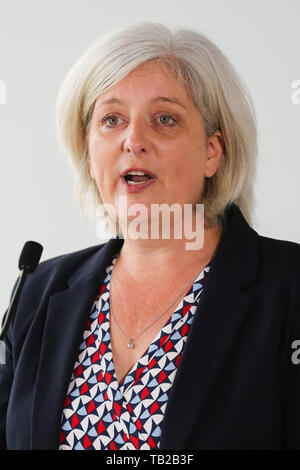 Southwark, Londra, Regno Unito 30 maggio 2019 - Caroline Voaden, neo eletto deputato del Parlamento europeo parlando in South Bank come Ed Davey lancia la sua campagna di leadership per diventare il leader del gruppo del Partito europeo dei liberali democratici partito. L'attuale leader, Vince il cavo si passo verso il basso come gruppo del Partito europeo dei liberali democratici leader il 23 luglio 2019. Credito: Dinendra Haria/Alamy Live News Foto Stock