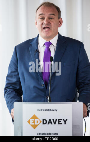 Londra, Regno Unito. 30 Maggio, 2019. Ed Davey, il gruppo del Partito europeo dei liberali democratici MP per Kingston e Surbiton ed ex Segretario di Stato per l'energia e il cambiamento climatico, fa un discorso in centro a Londra come egli lancia la sua campagna per la direzione del partito seguenti ottimi risultati per il partito nelle recenti elezioni europee e locali. Credito: Mark Kerrison/Alamy Live News Foto Stock