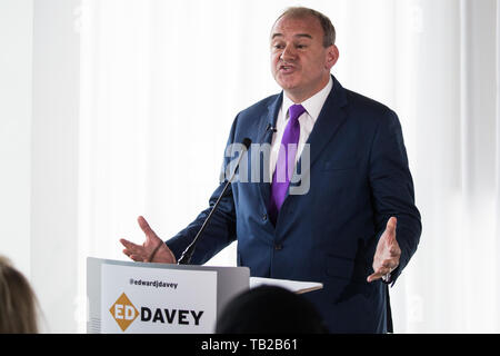 Londra, Regno Unito. 30 Maggio, 2019. Ed Davey, il gruppo del Partito europeo dei liberali democratici MP per Kingston e Surbiton ed ex Segretario di Stato per l'energia e il cambiamento climatico, fa un discorso in centro a Londra come egli lancia la sua campagna per la direzione del partito seguenti ottimi risultati per il partito nelle recenti elezioni europee e locali. Credito: Mark Kerrison/Alamy Live News Foto Stock