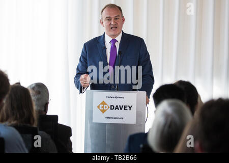 Londra, Regno Unito. 30 Maggio, 2019. Ed Davey, il gruppo del Partito europeo dei liberali democratici MP per Kingston e Surbiton ed ex Segretario di Stato per l'energia e il cambiamento climatico, fa un discorso in centro a Londra come egli lancia la sua campagna per la direzione del partito seguenti ottimi risultati per il partito nelle recenti elezioni europee e locali. Credito: Mark Kerrison/Alamy Live News Foto Stock