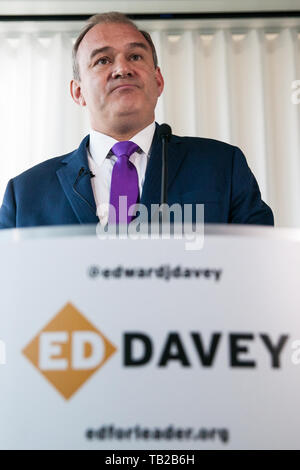 Londra, Regno Unito. 30 Maggio, 2019. Ed Davey, il gruppo del Partito europeo dei liberali democratici MP per Kingston e Surbiton ed ex Segretario di Stato per l'energia e il cambiamento climatico, fa un discorso in centro a Londra come egli lancia la sua campagna per la direzione del partito seguenti ottimi risultati per il partito nelle recenti elezioni europee e locali. Credito: Mark Kerrison/Alamy Live News Foto Stock