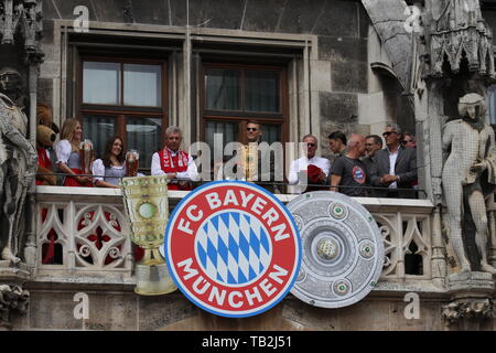 MUENCHEN Germania - 26 maggio 2019:Robert Lewandowski, Serge Gnabry, Leon Goretzka, Franck Ribery , James Rodriguez da FC Bayern Monaco di Baviera celebrano Foto Stock