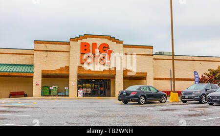NEWTON, NC, Stati Uniti d'America-5/22/ 2018: un Big lots store, un American retail società con oltre 1400 negozi in 47 stati. Foto Stock