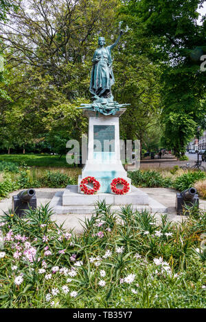 Un monumento in onore di 98 Islington residenti che sono morti nella guerra sudafricana di 1899-1903, campi di Highbury, London, Regno Unito Foto Stock