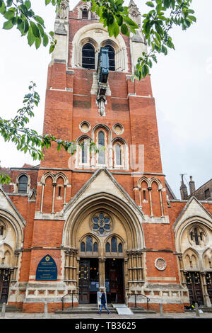 L'Unione cappella in stile gotico risalente al XIX secolo, Chiesa senzatetto drop-in centro e live music venue sulla terrazza Compton, Islington, London, Regno Unito Foto Stock