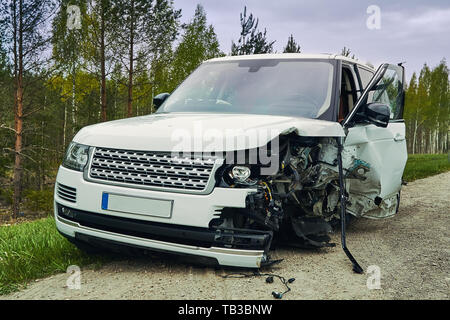 Off road auto dopo collisione frontale con un altro veicolo Foto Stock