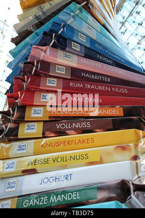 21.07.2018, Berlin, Berlin, Germania - Ritter-Sport-torre in Berlino Stazione Centrale. 00S180721D922CAROEX.JPG [modello di rilascio: non applicabile, la proprietà R Foto Stock